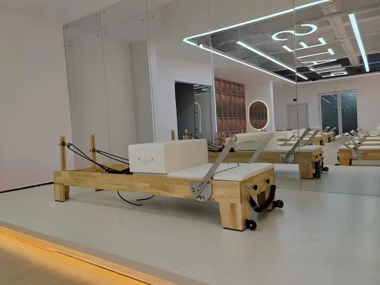 Solid Beech Wood Pilates Reformer for Studio Use